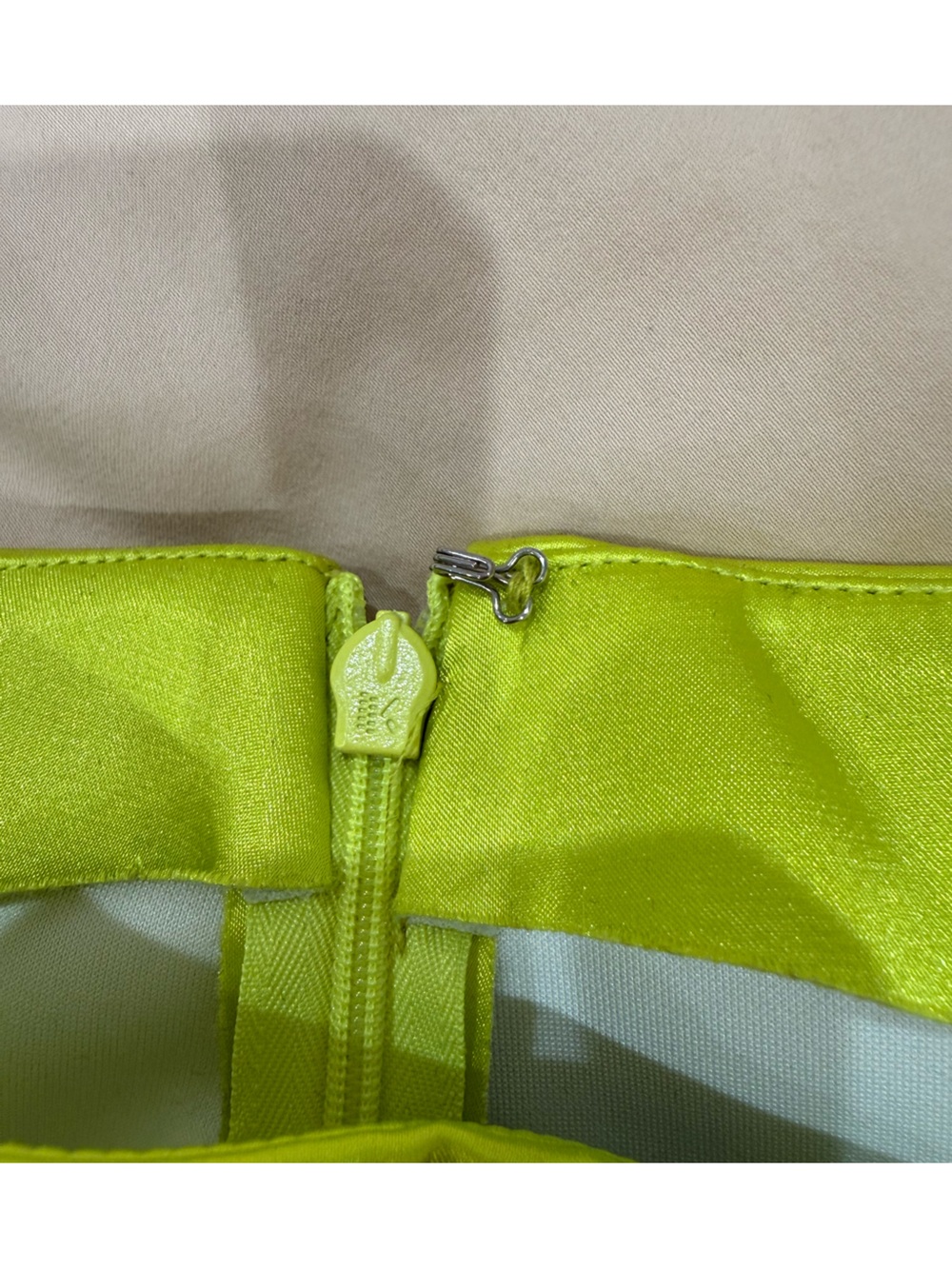 ASOS DESIGN Bonded Satin Mini Skirt Chartreuse Lime Neon Yellow Green Brat - Picture 13 of 14